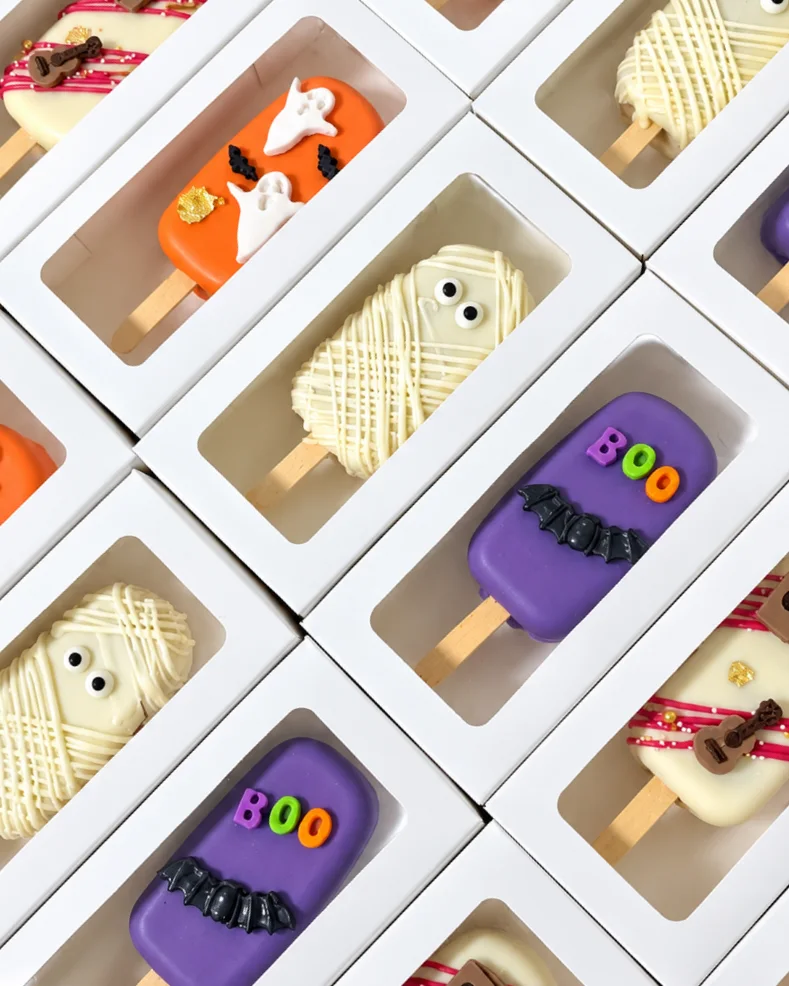Paletas de Criolloween de Michi Donitas, cada una en su cajita